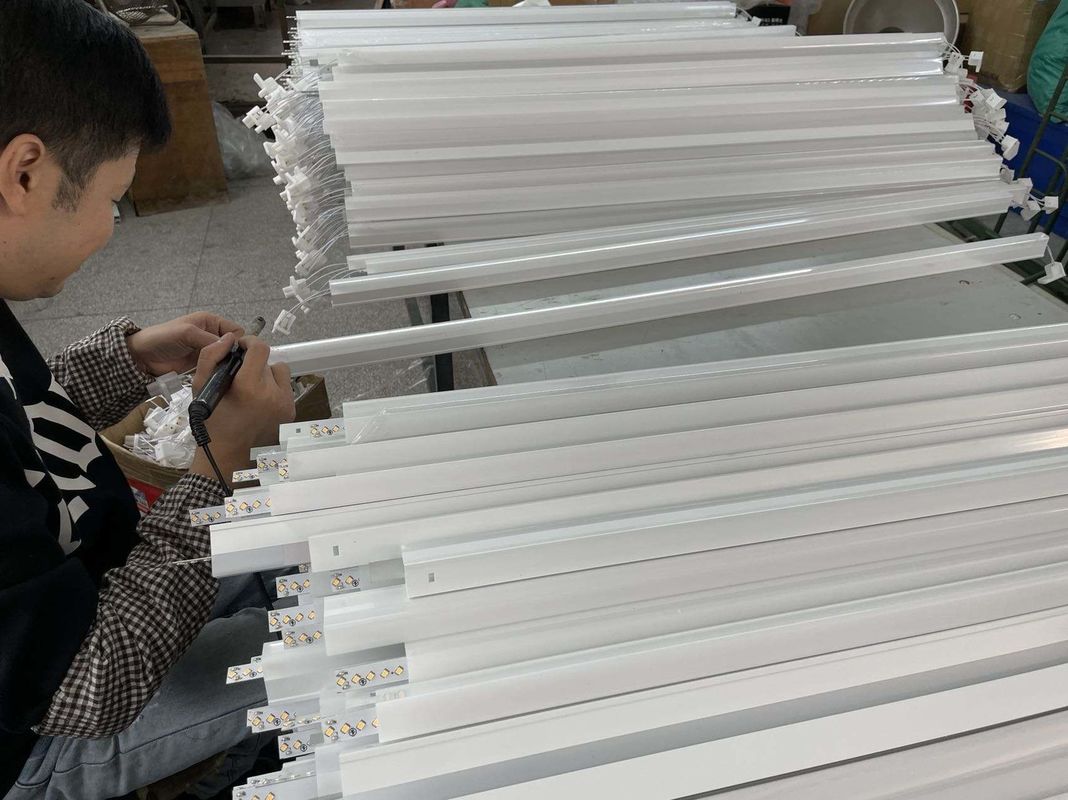 3000k LED AC165-265V 50/60Hz T5 튜브 라이트 원자재 1200mm 길이에 대한 최고의 선택